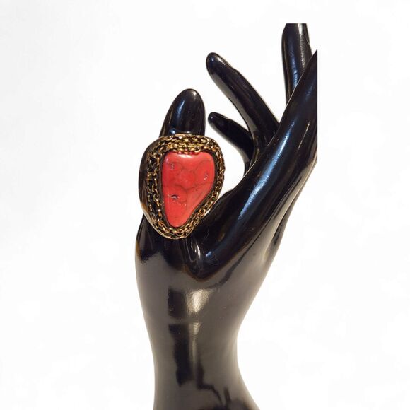 Vintage Red Howlite Statement Ring – US Size 8 – Brass Setting with Chain Detail - Picture 1 of 8